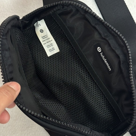 Lululemon Everywhere Belt Bag Crossbody Strap Extended 1L Black - Picture 7 of 11